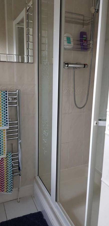 Home2Home Meadow Close الشرق كيلبريد المظهر الخارجي الصورة